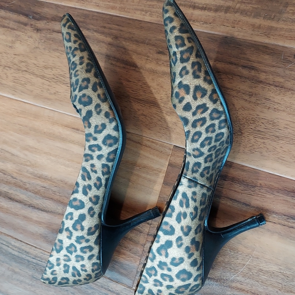 Pumps - Picture 3 of 5